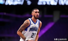 星空体育网站-关于巴里-布朗携手再获胜利，助力球队跻身季后赛争夺的信息