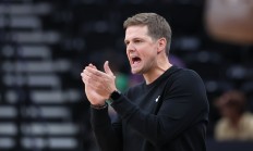 星空体育注册-爵士队员展现冷静，逆转对手实现胜利的简单介绍