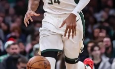 星空体育网页版-包含雄鹿队再获全胜，字母哥扬威锋芒的词条