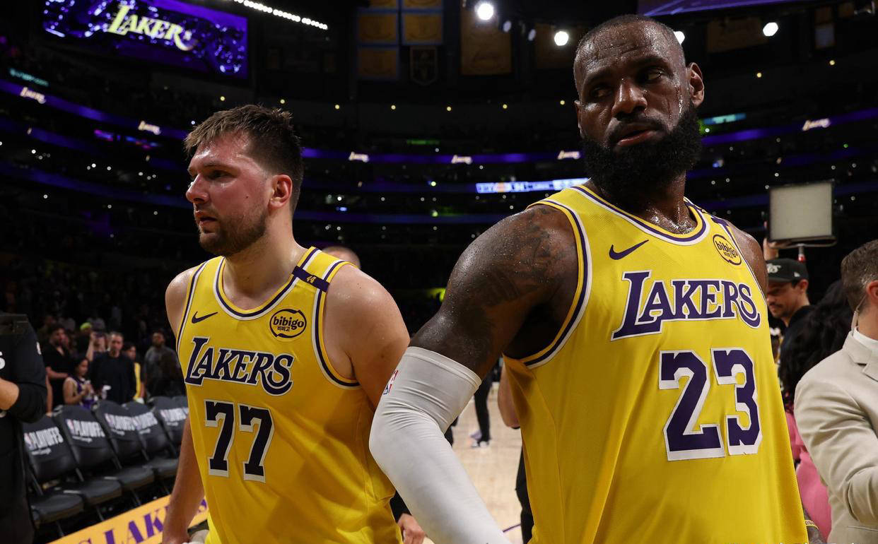 关于詹姆斯超神表现引围观，湖人再次发出夺冠豪言的信息