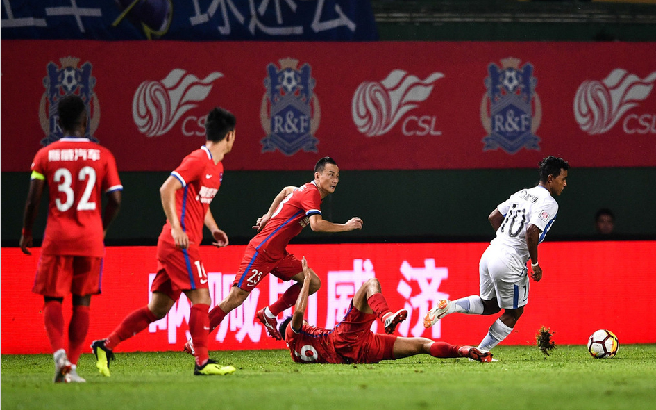 包含广州富力战胜重庆斯威，豪取三分笑迎胜利的词条