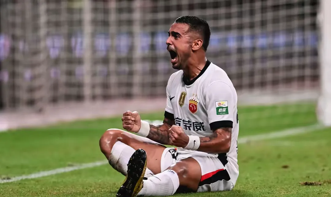 球员伤停传闻引发球迷关注，球队备战提前