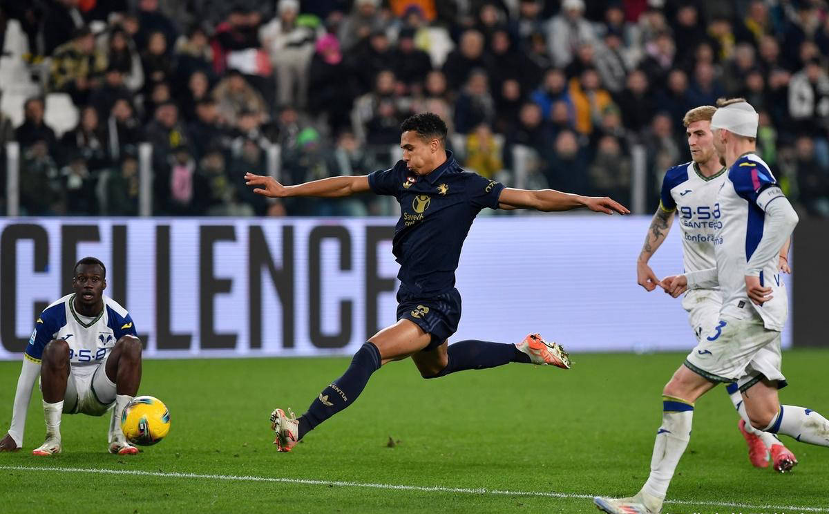 尤文图斯领衔意甲,积分领先优势显著 尤文图斯领衔意甲,积分领先优势显著