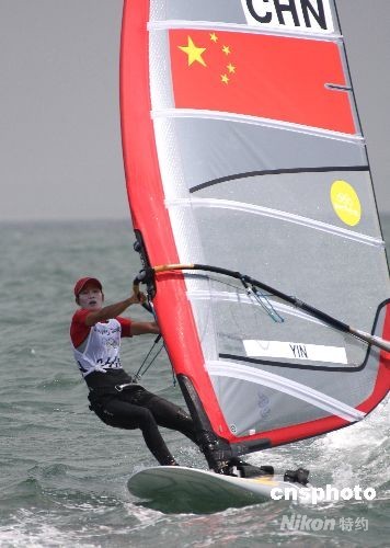 荷兰女子帆船运动员表现出色，摘取金牌