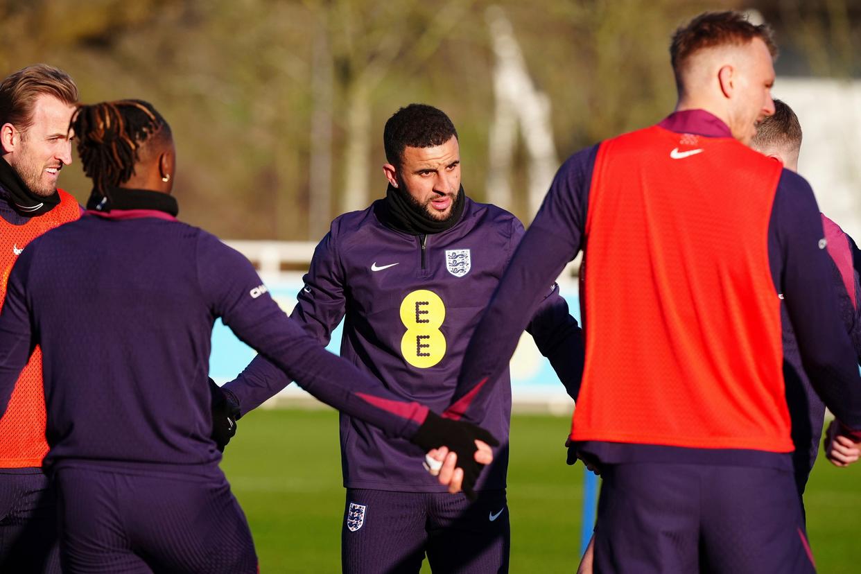 英格兰队在比赛中继续领先，稳步前行的简单介绍