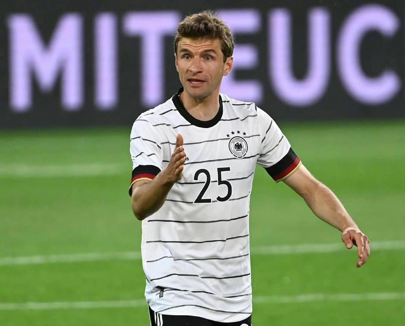 匈牙利队勇夺胜利,引领球队晋级 匈牙利队勇夺胜利,引领球队晋级