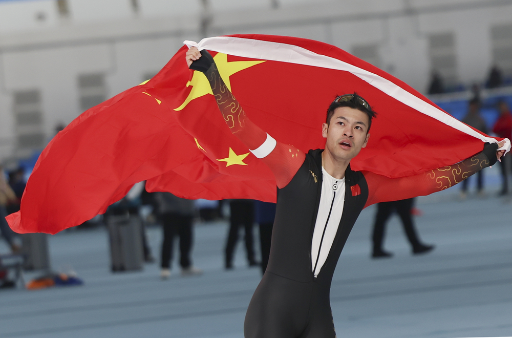 亚洲运动员展现实力,夺得银牌 亚洲运动员展现实力,夺得银牌