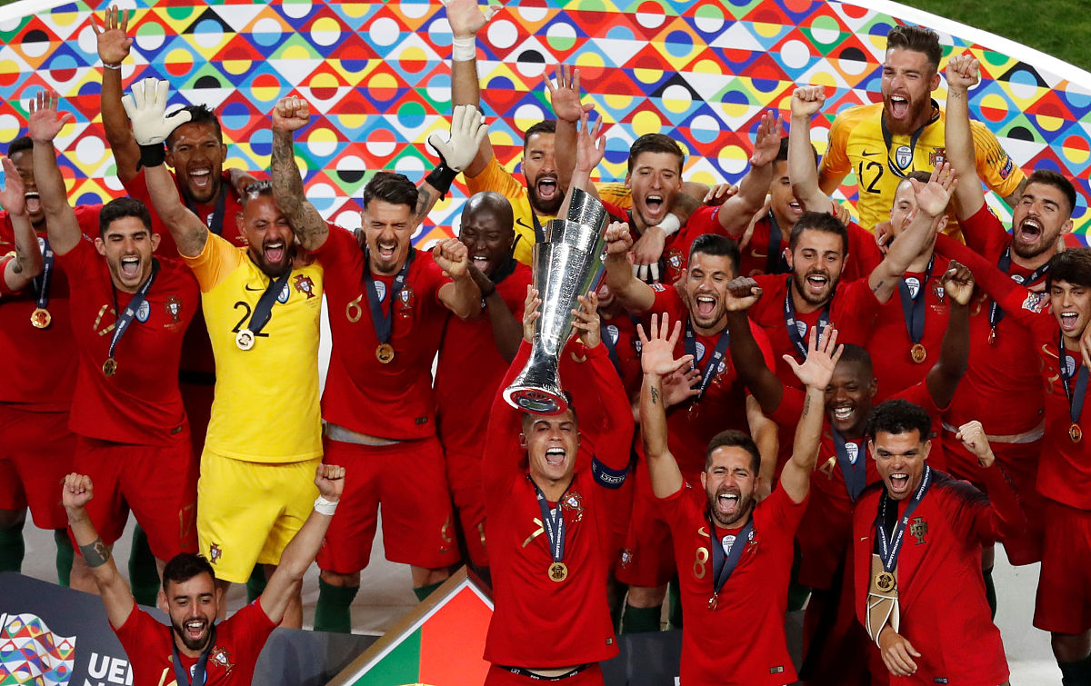 欧洲足坛魅力十足，纷争不断的场上较量的简单介绍