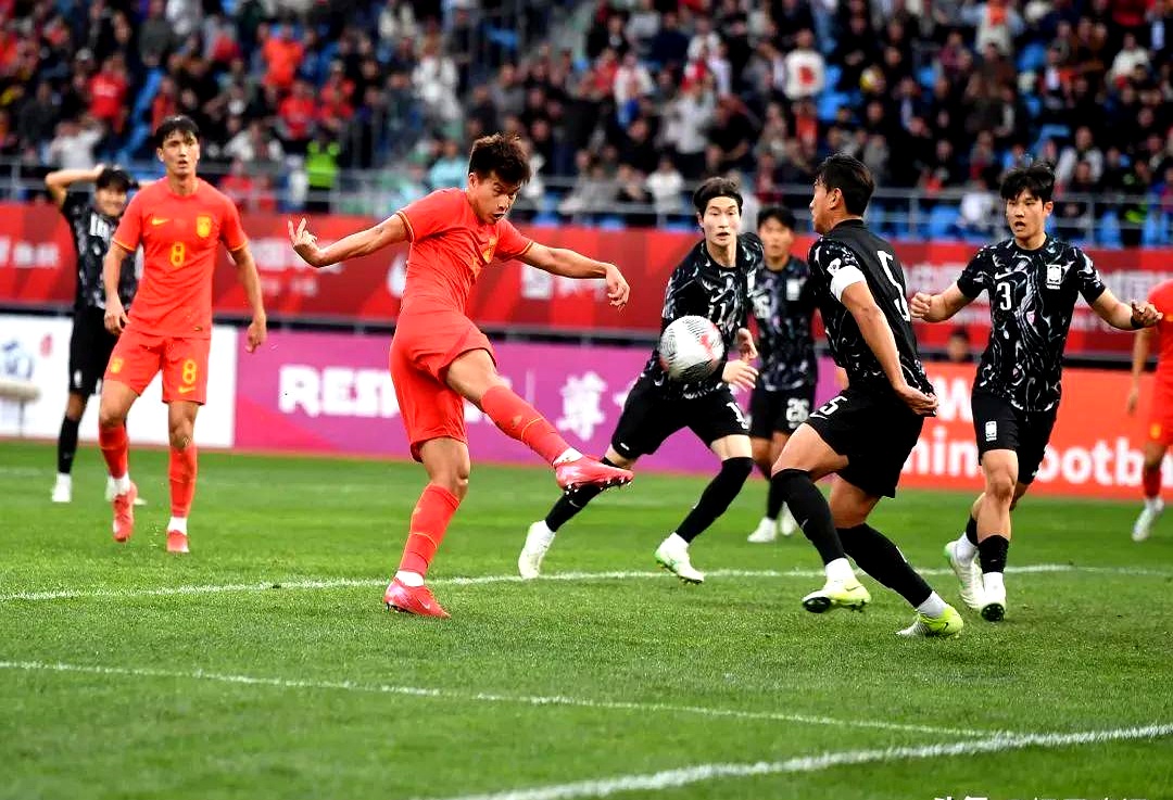 包含国内足球职业赛事：一场激情碰撞引人注目的词条