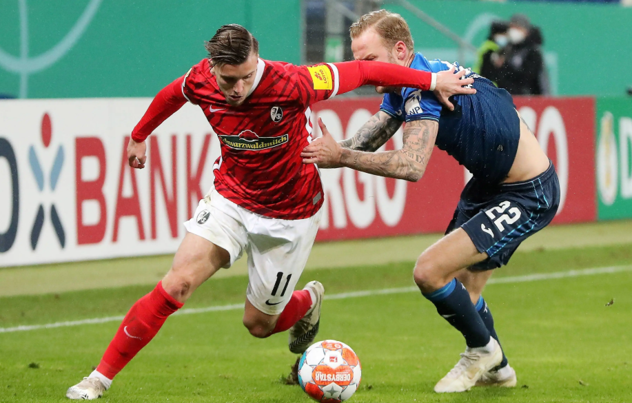 包含爆冷！法兰克福客场击败勒沃库森，取得意外胜利的词条