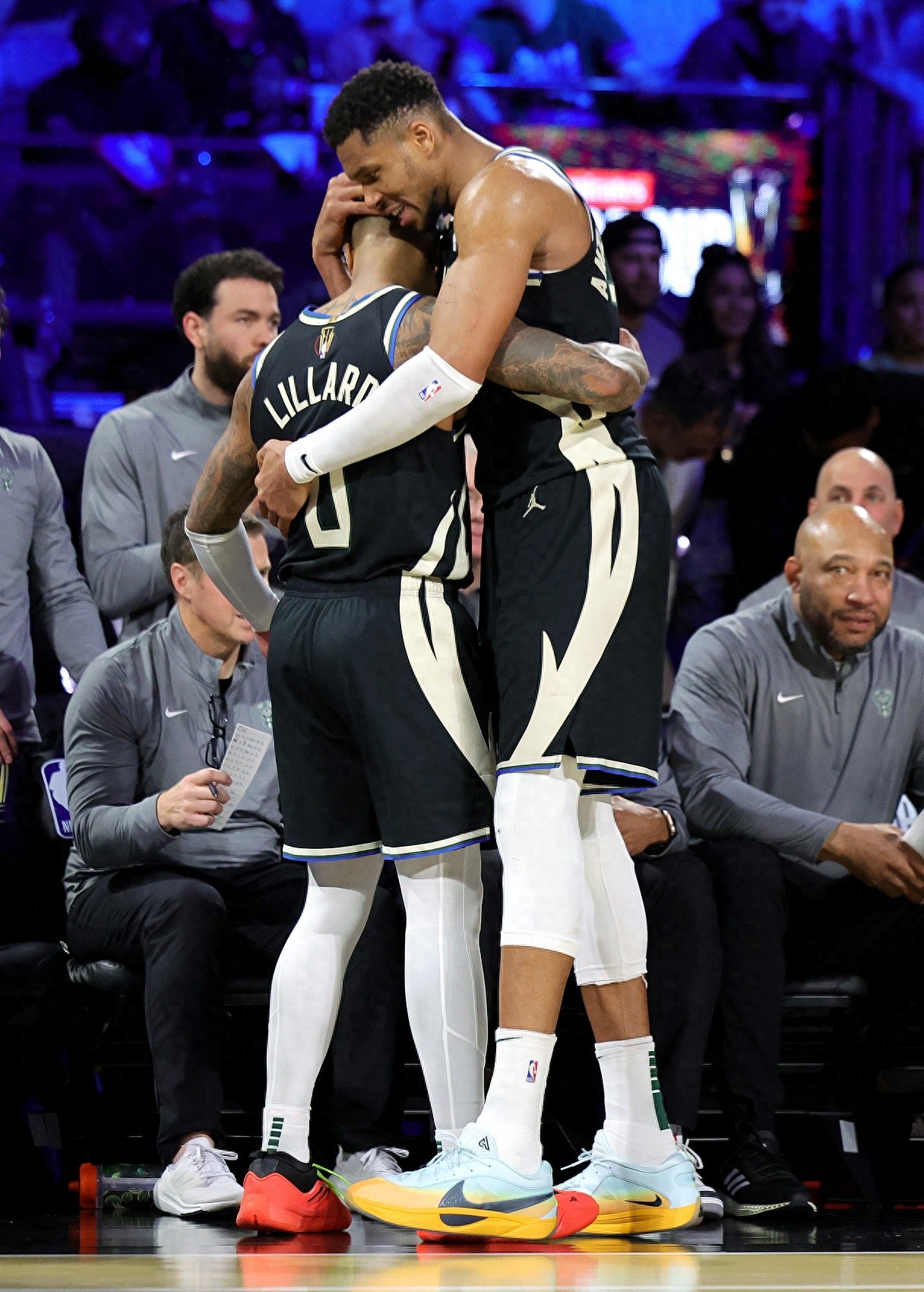 雄鹿客场击败篮网，东部前四实力稳固的简单介绍