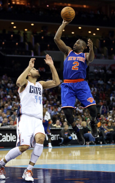 山猫惊险击败尼克斯，终结连败！