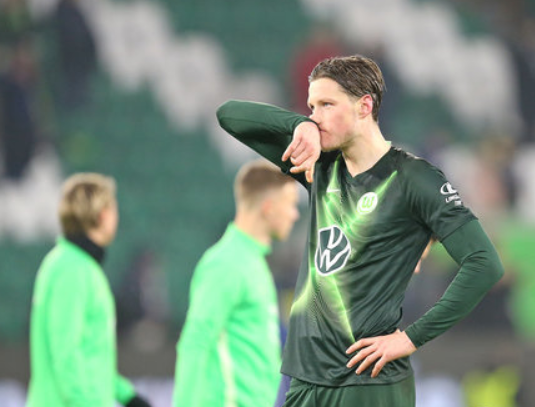 关于沃尔夫斯堡队教练表扬球员拼搏精神的信息