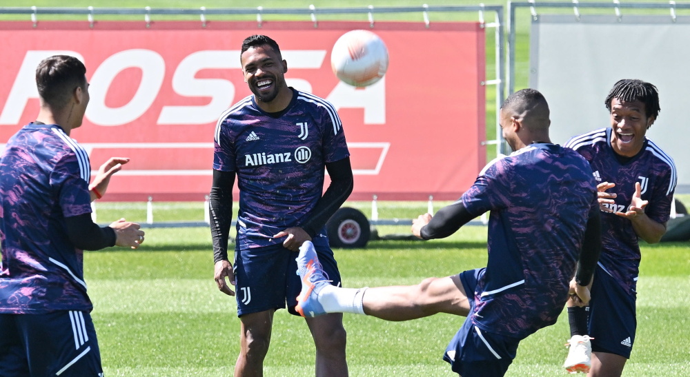 尤文图斯球员集中训练备战下一场比赛 尤文图斯球员集中训练备战下一场比赛