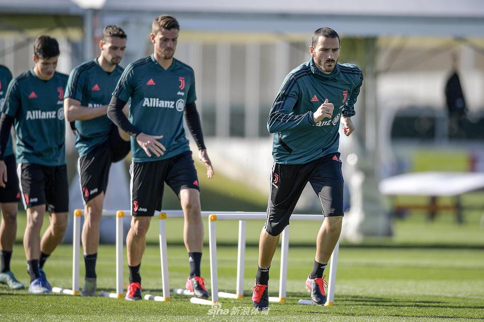 尤文图斯球员集中训练备战下一场比赛 尤文图斯球员集中训练备战下一场比赛