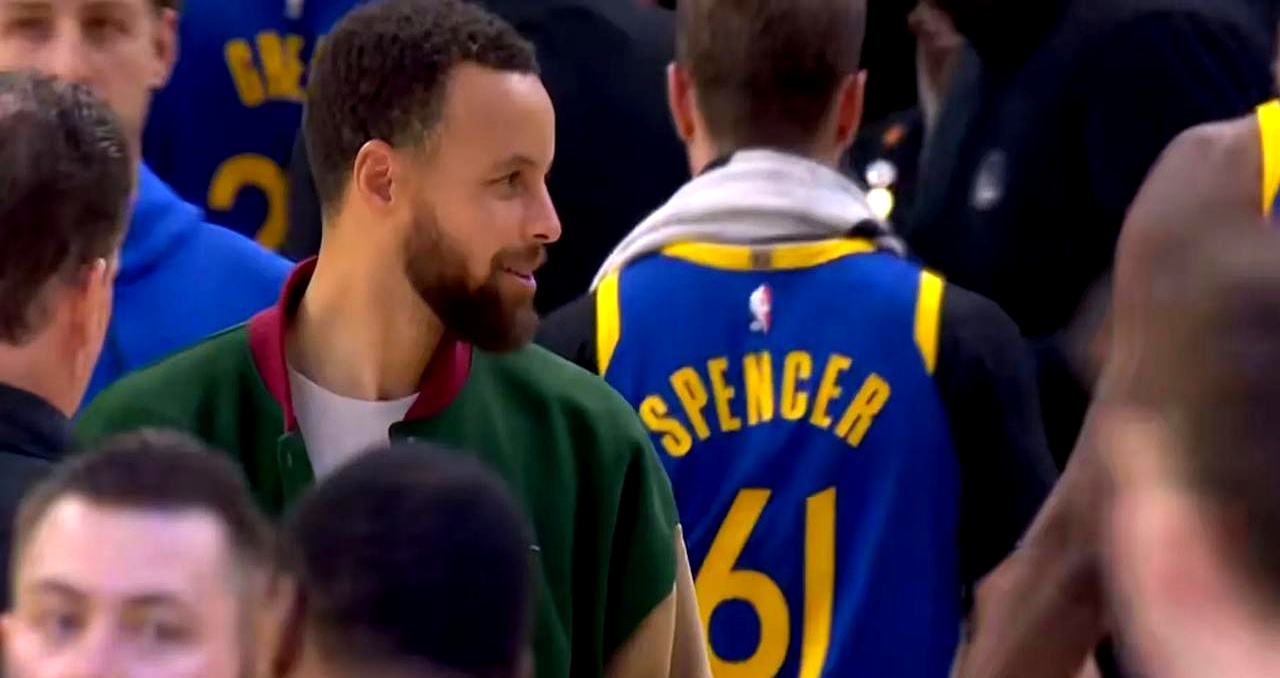 勇士击败湖人,豪取胜利 勇士击败湖人,豪取胜利