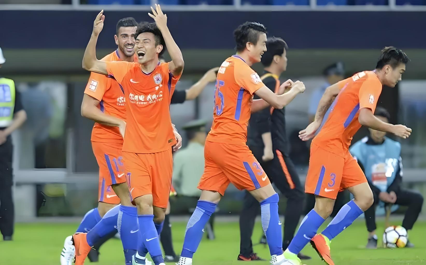 包含中超球队备战气氛浓烈,球员士气高昂期待胜利的词条 包含中超球队备战气氛浓烈,球员士气高昂期待胜利的词条