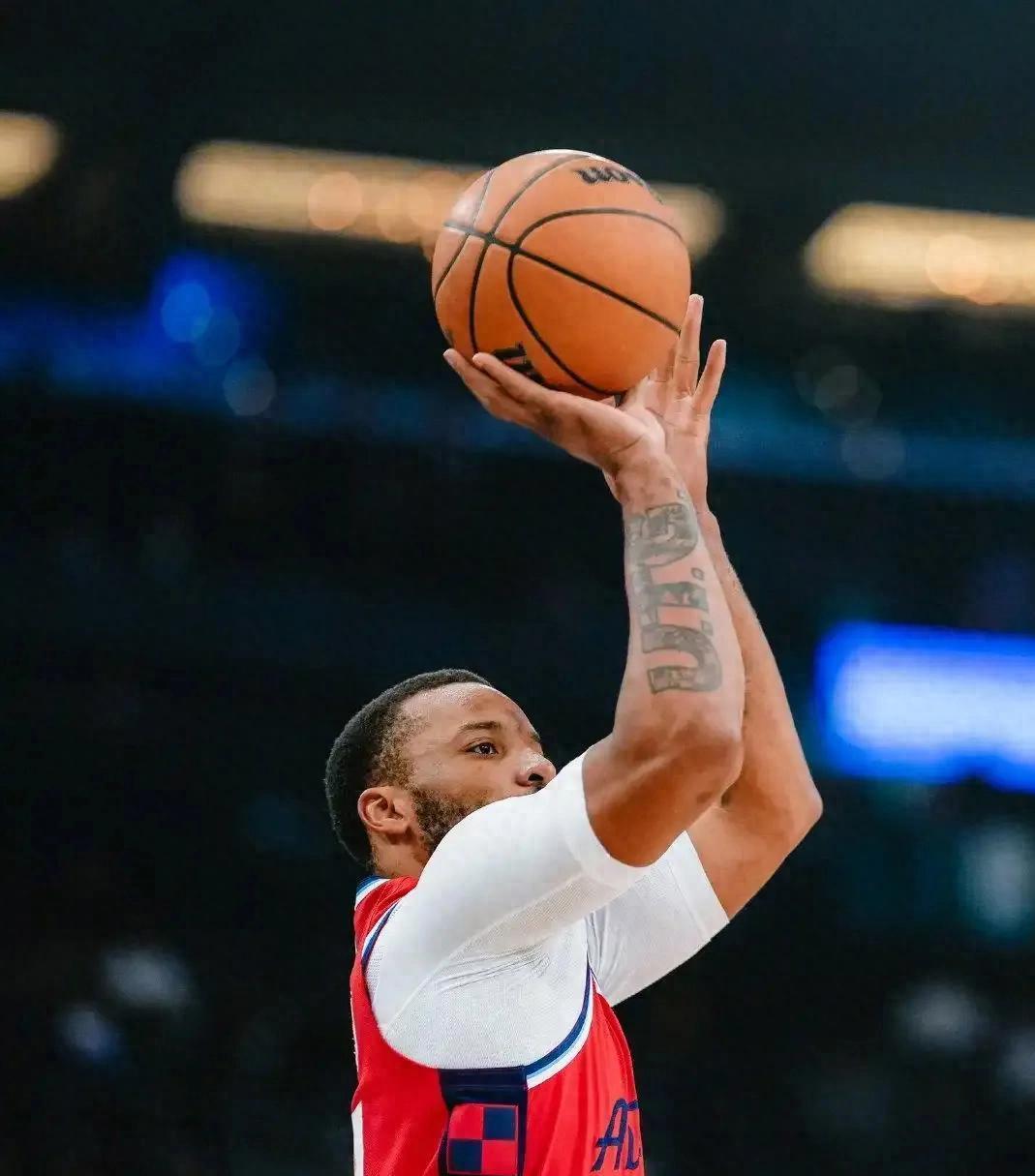 快船险胜马刺，继续保持不败