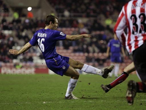 包含格拉纳达外援大放异彩，单刀球破门率队获胜的词条