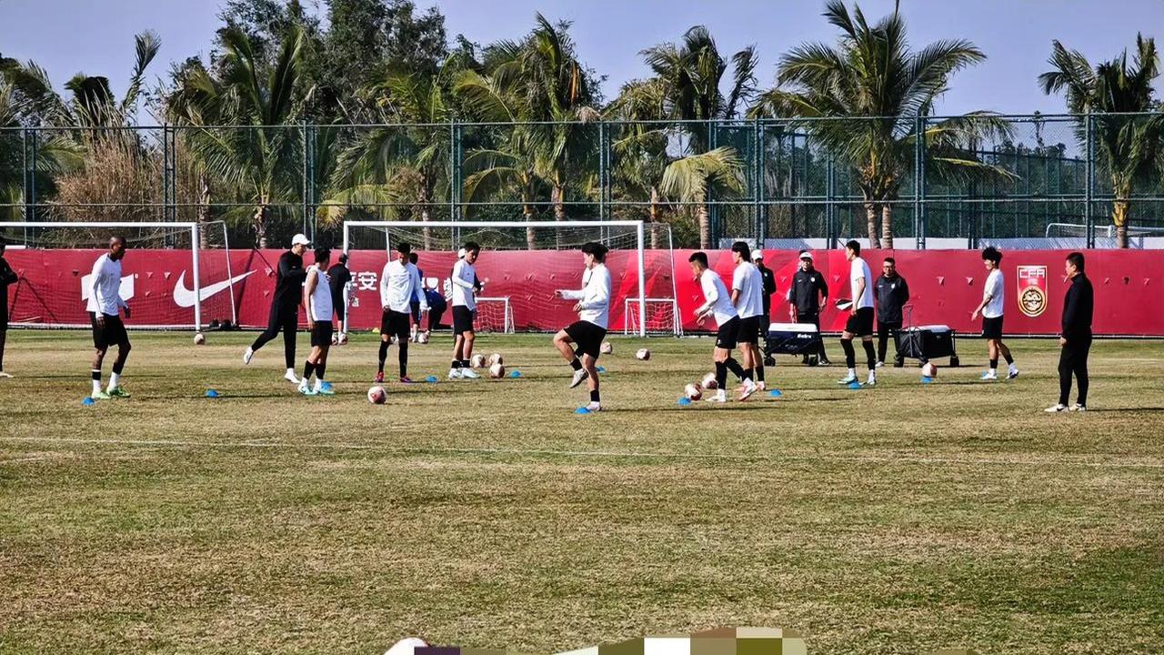 进球汇聚，比赛进行气氛热烈，球员个个精神抖擞的简单介绍