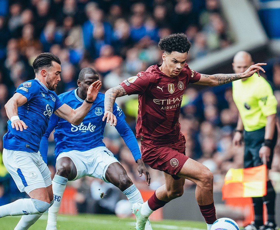 埃弗顿大胜，升至第六名